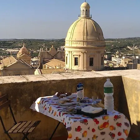 Terrazza Su Noto Bed and breakfast Testa dellʼAcqua